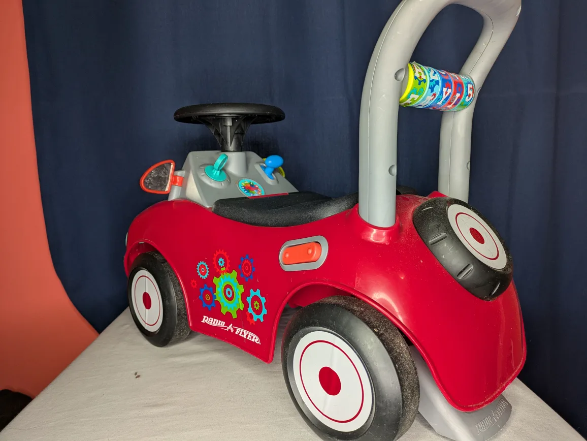 Radio Flyer Ride-On Toy image indicator(2)
