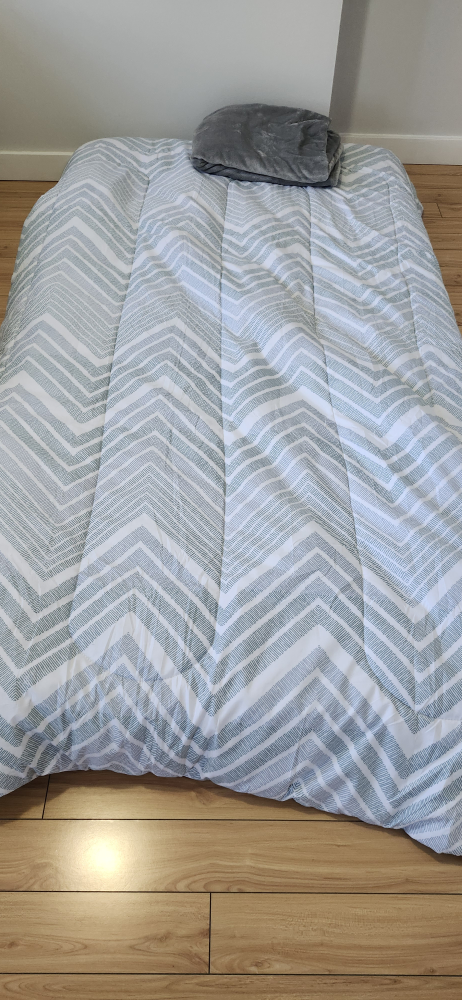 Twin-size mattress with Comforter Set