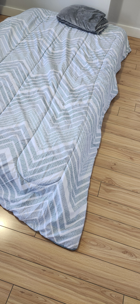 Twin-size mattress with Comforter Set - photo 2