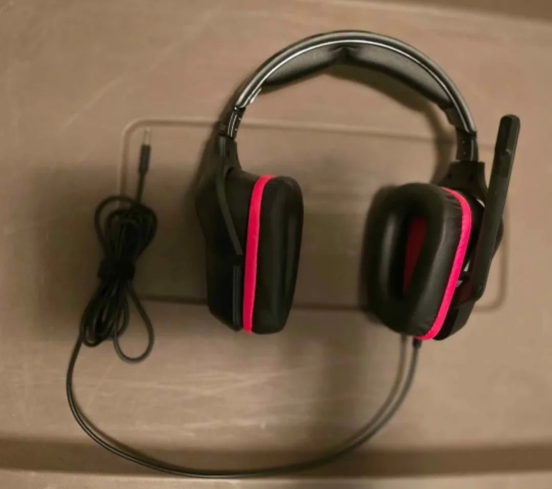 Logitech Wired Headphones w/ Mic image indicator(3)