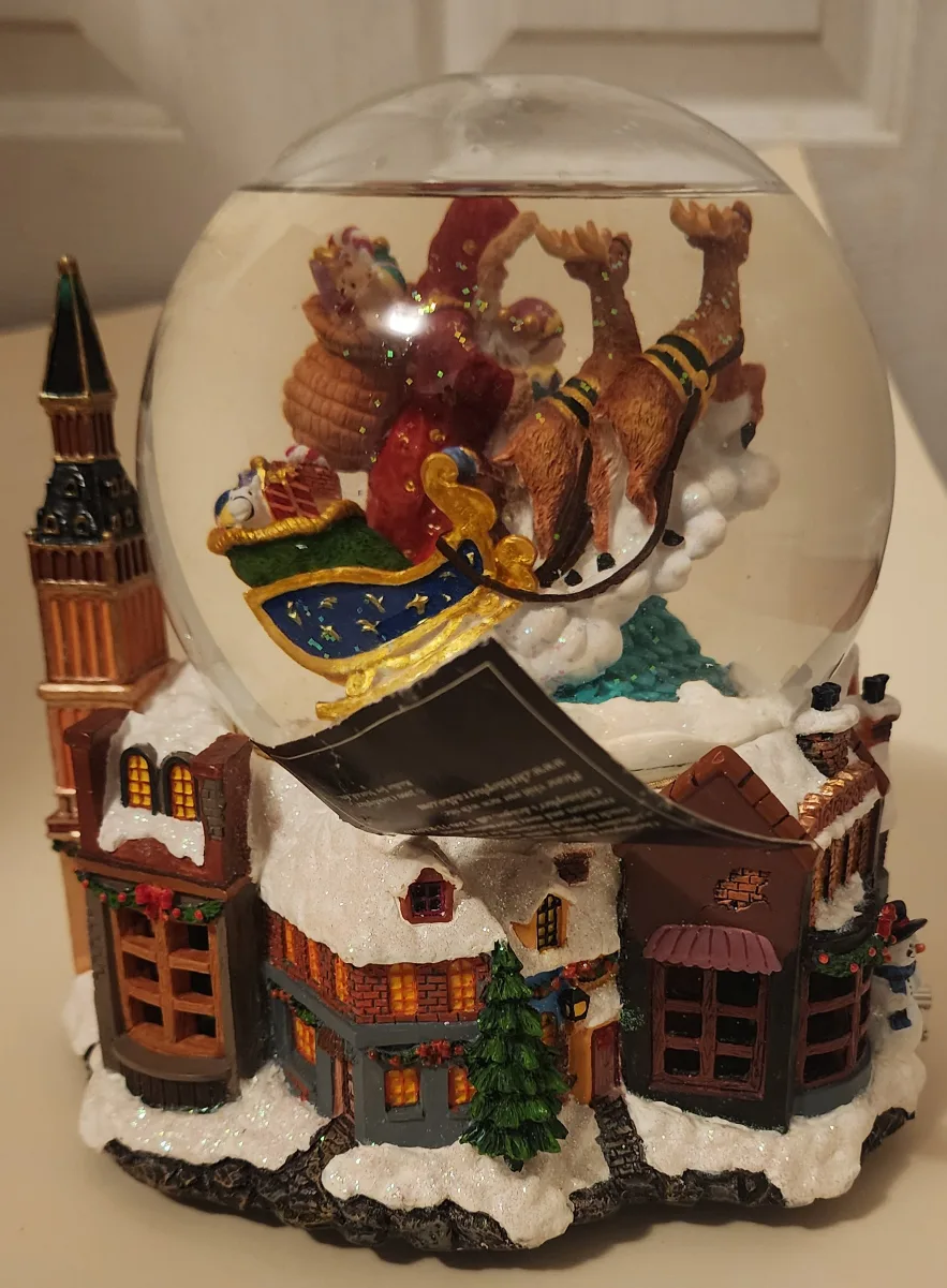 Musical Santa Snow Globe image indicator(3)