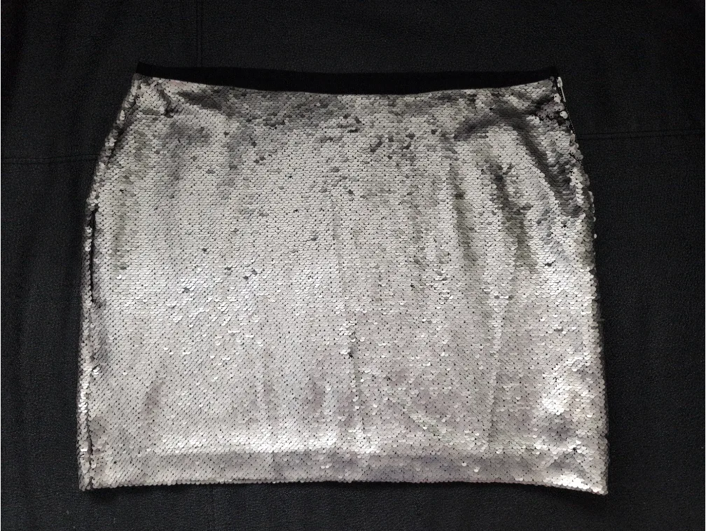 Zara Basic Silver Sequin Mini Skirt - Size M image indicator(2)