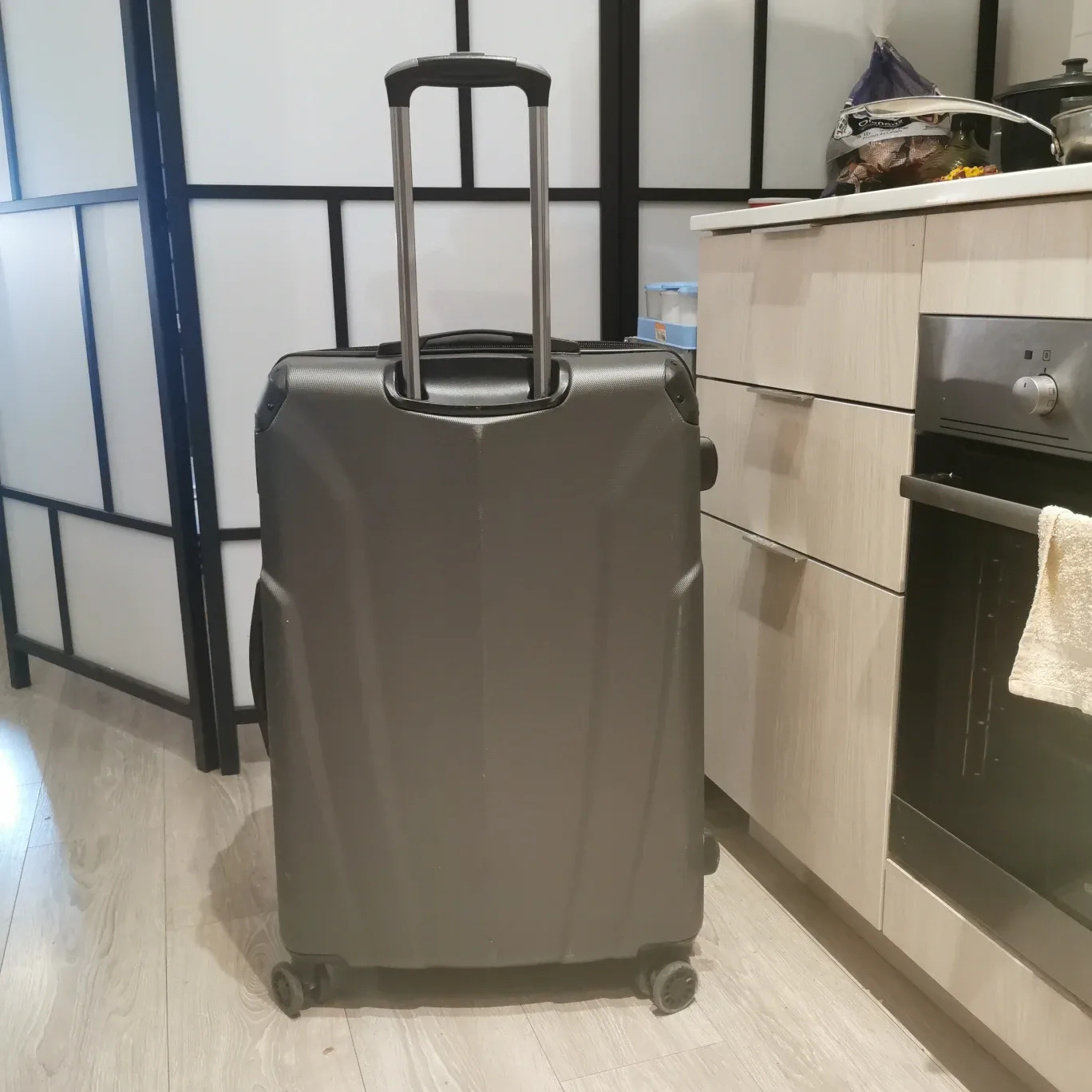 HEYS Large Checked Suitcase - Dark Grey image indicator(4)