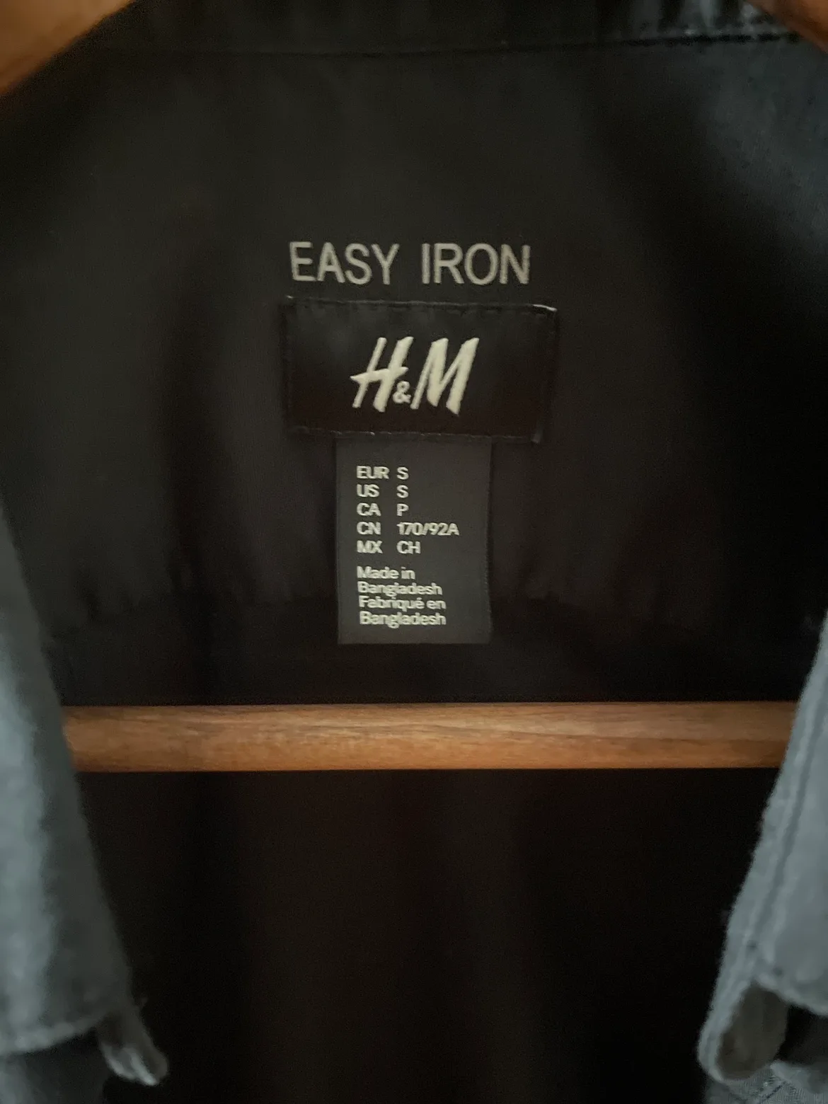 H&M 5 Black men’s shirts size S image indicator(2)