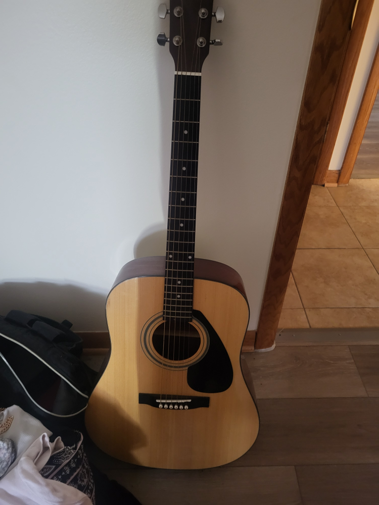 Yamaha Acoustic Guitar