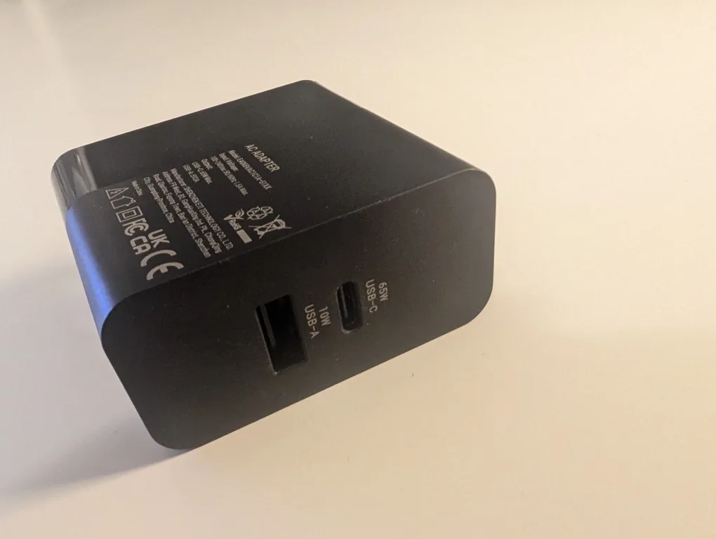 Basicvolt 65W USB C Charger Laptop Charger image indicator(3)