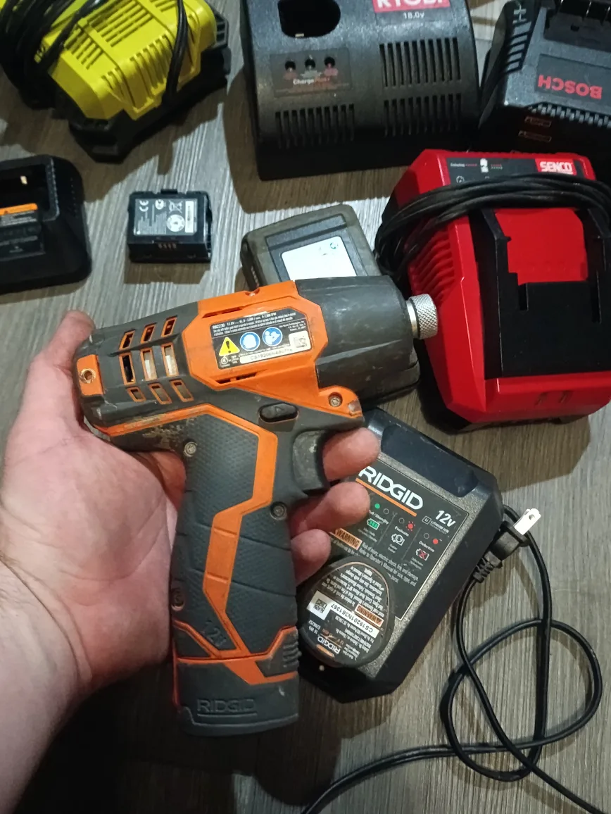 RIDGID 12V Cordless Impact Driver with Charger image indicator(2)