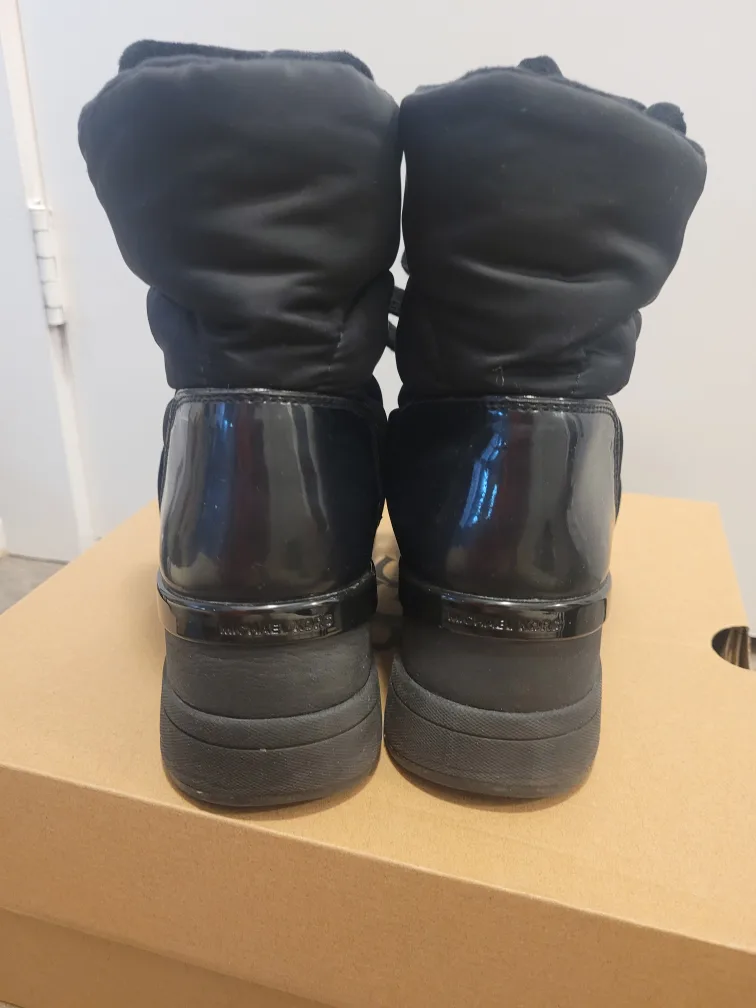 Michael Kors Black Winter Boots image indicator(2)