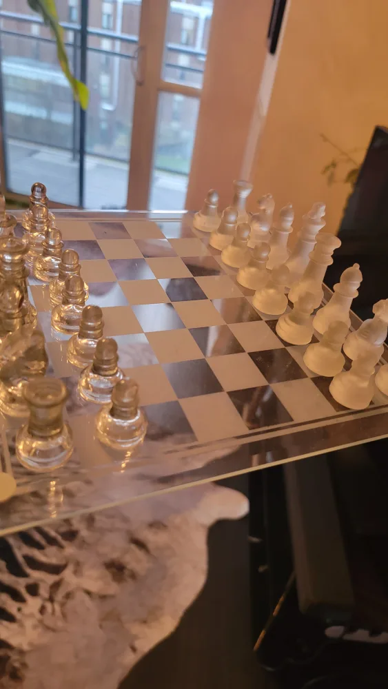 Glass Chess Set image indicator(2)