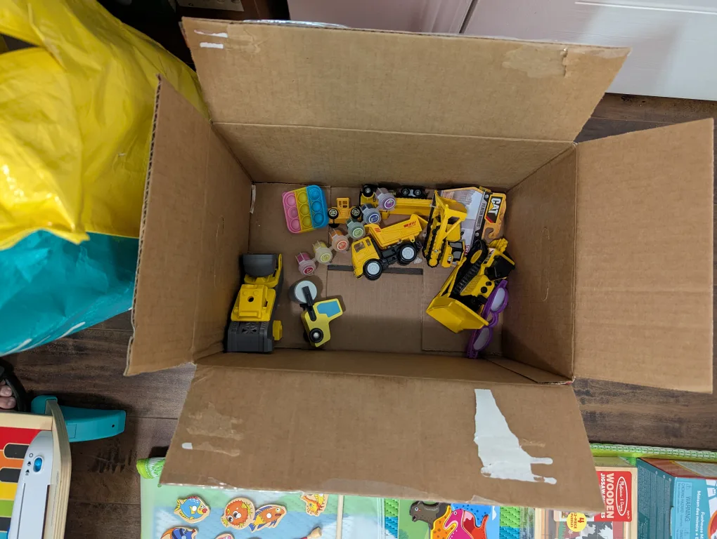 Toy and book bundle - all must go! image indicator(6)