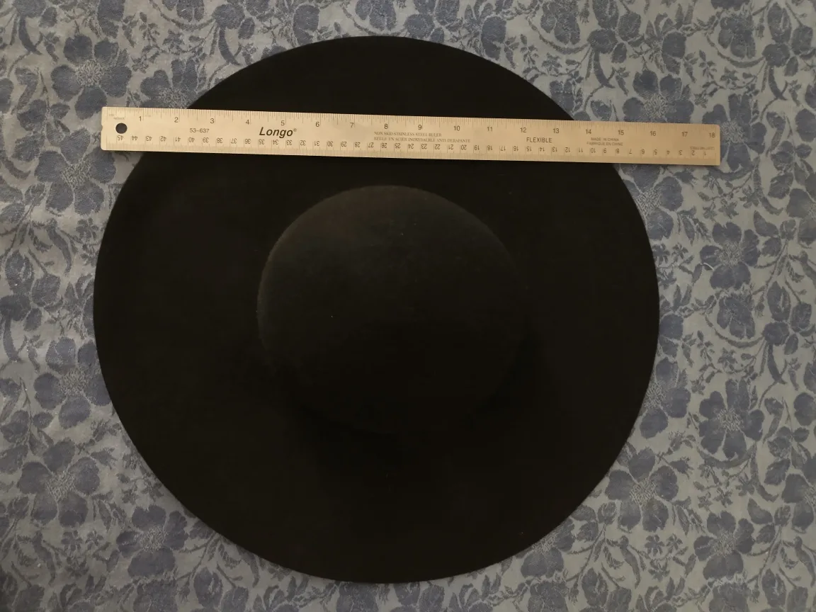 Large black floppy hat image indicator(2)