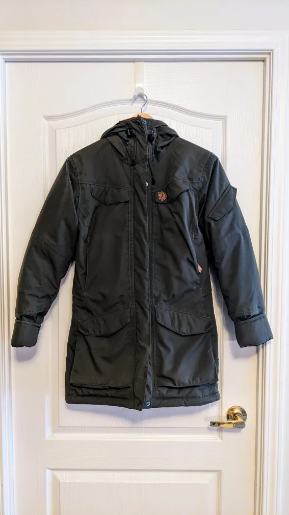LIKE NEW | Women Fjällräven Nuuk Parka XS image indicator(2)