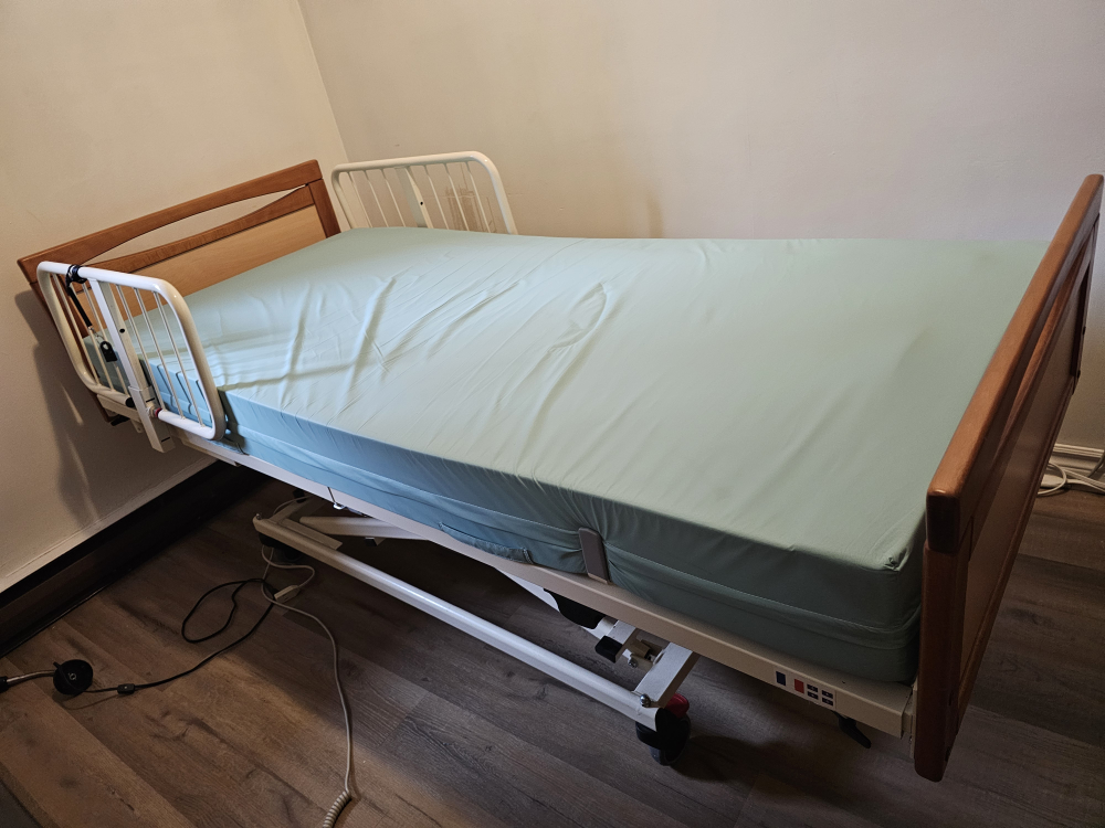 Used Adjustable Hospital Bed with Remote