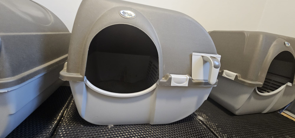 Free!! Omega Paw Easy-Cleaning Litter Box