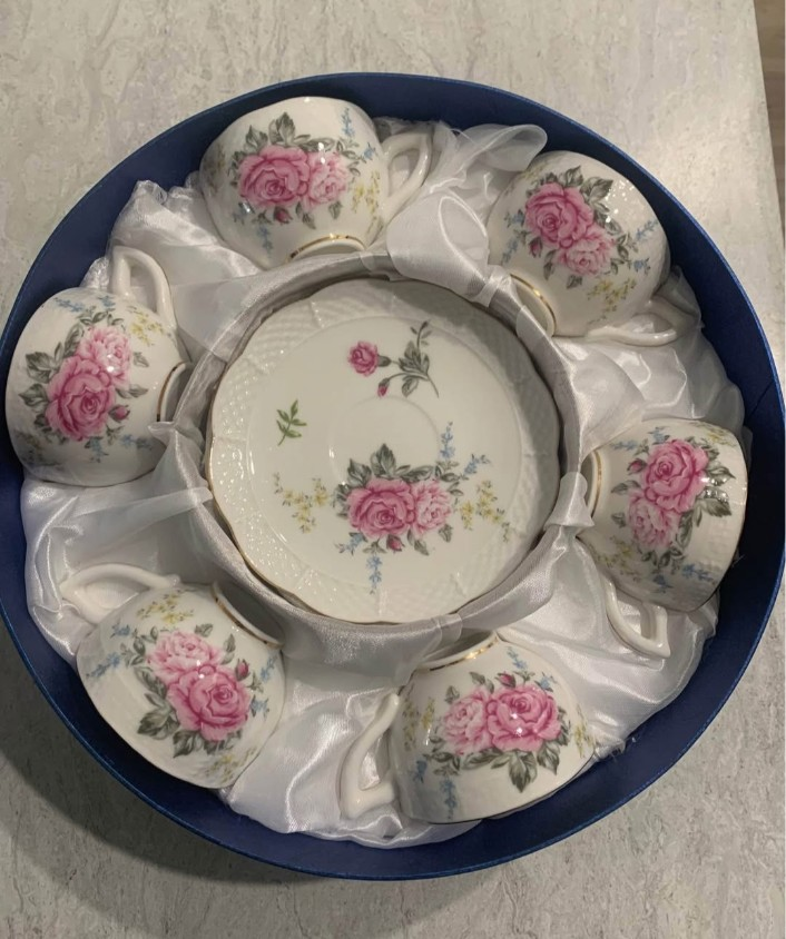 Grace Fine China Teacup and Saucer Set - photo 2