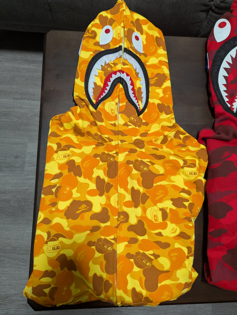A Bathing Ape (BAPE) (SEND OFFERS)