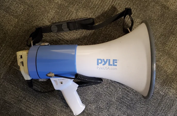 Pyle Portable Megaphone Bullhorn with Shoulder Strap thumbnail