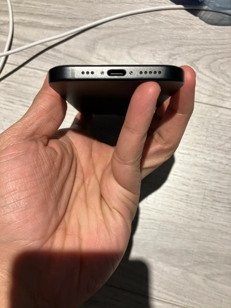 iPhone 15 256GB - Black - Excellent condition image indicator(9)