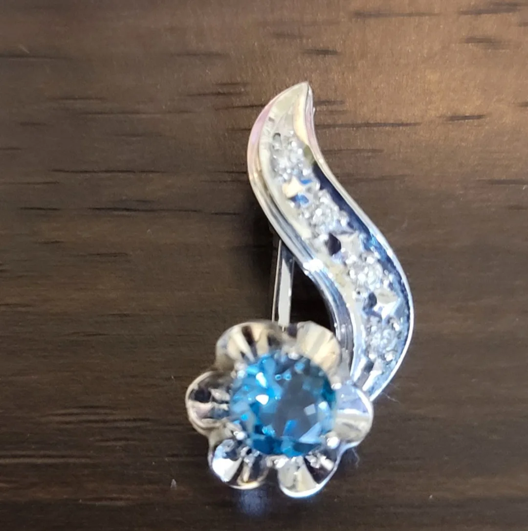 Beautiful white gold 14K, blue Topaz and Diamond Pendant image indicator(7)