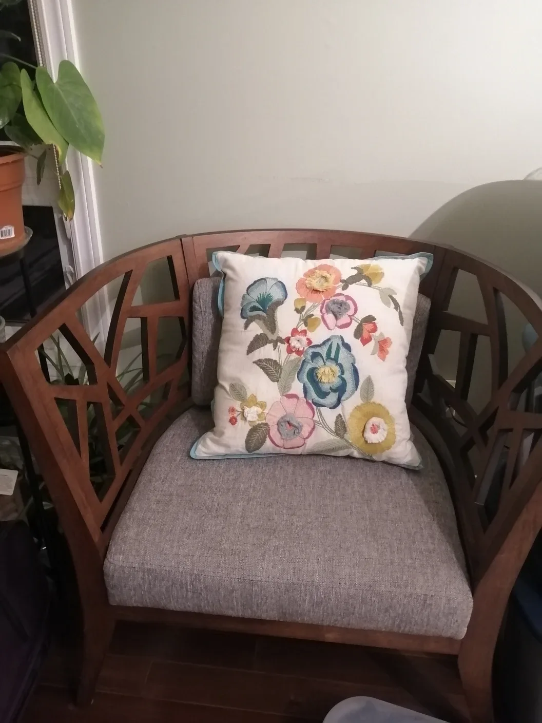 Unique Wooden Accent Chair set of 2 thumbnail