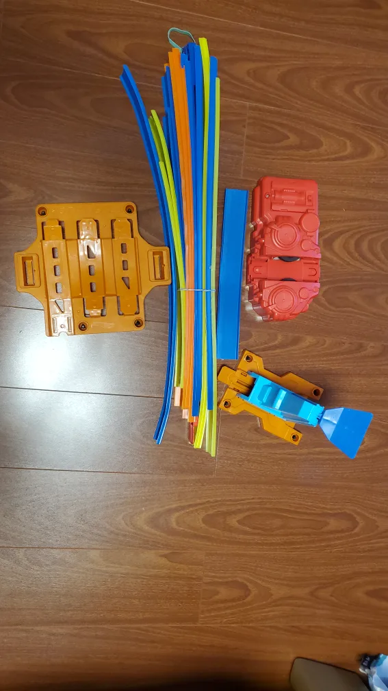 Crocs & Hot Wheels Track Pieces thumbnail