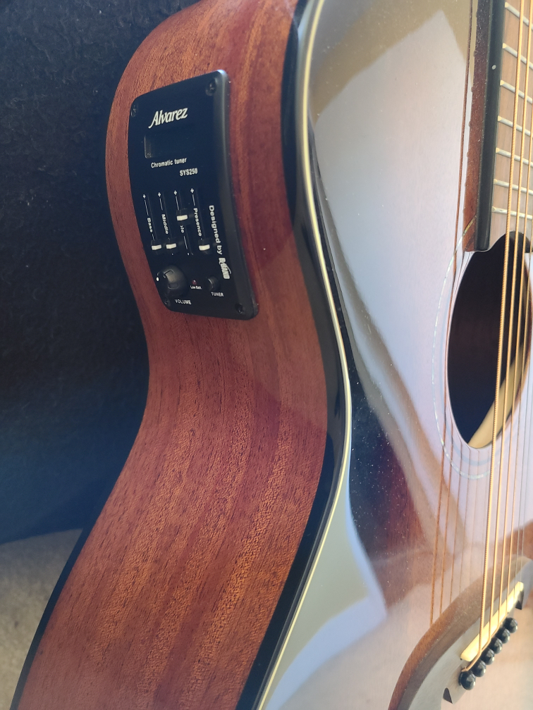 Alvarez guitar - photo 3