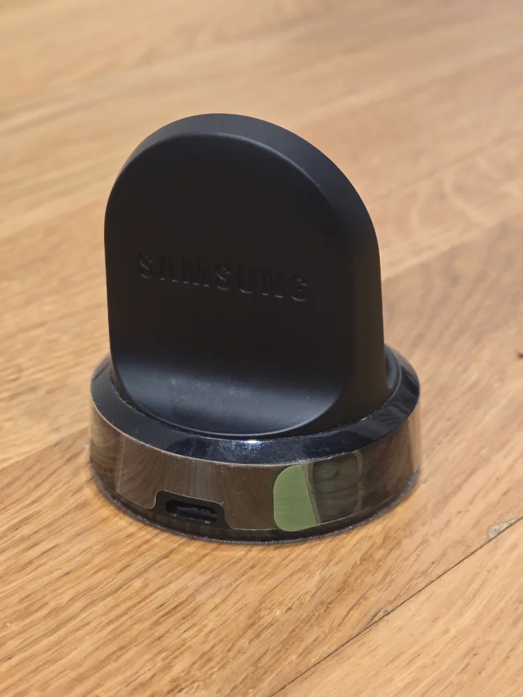 Samsung Wireless Charger for Smartwatch thumbnail