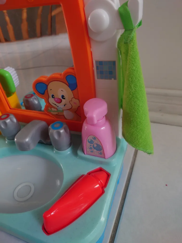Fisher-Price Laugh & Learn Singin' & Squirtin' Sink image indicator(3)
