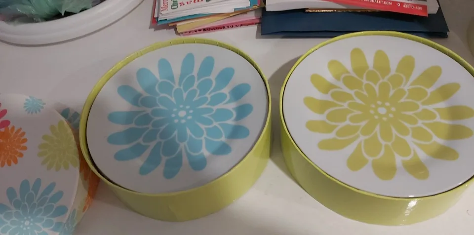 Sets of 4 Decorative Dessert/Cocktail Plates