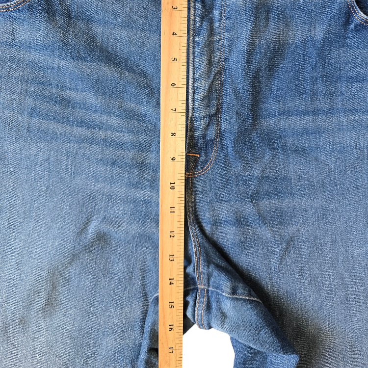 Good American Size 22 High-Waisted Flare Jeans - photo 5