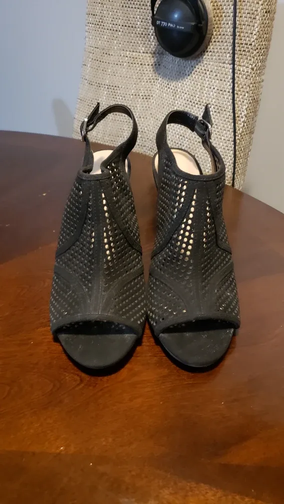 8 Pairs of Women's Heels 1 of 2 image indicator(5)