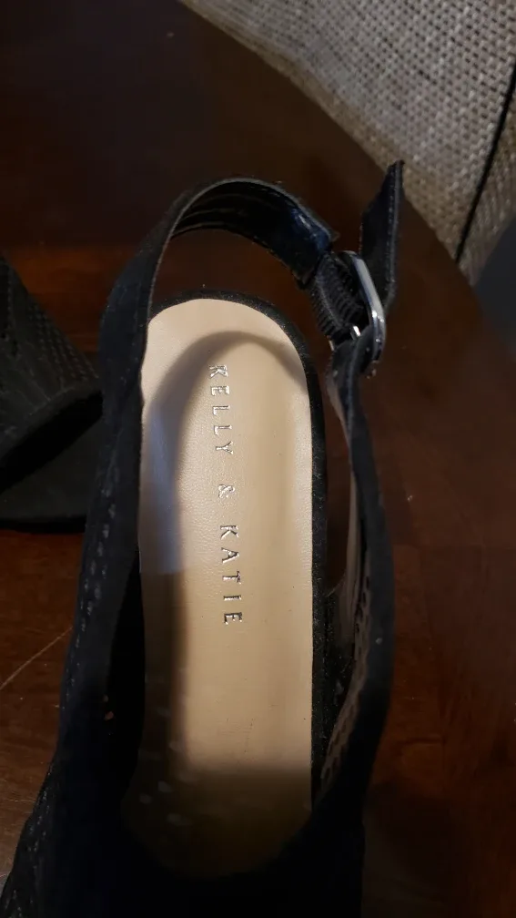 8 Pairs of Women's Heels 1 of 2 image indicator(6)