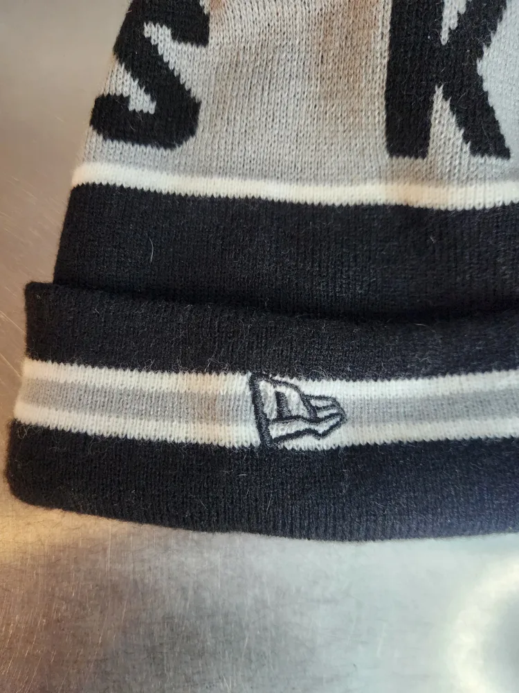LA Kings New Era Pom Beanie image indicator(2)