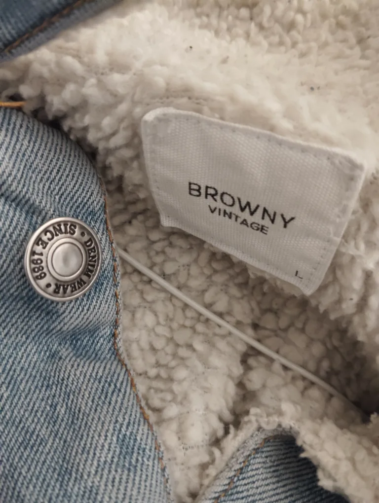 Light wash denim jacket with sherpa collar image indicator(2)