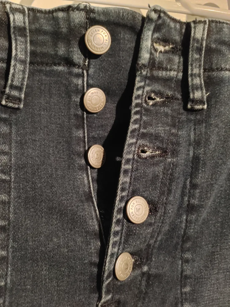 BRAND NEW! 7 FOR ALL MANKIND SLIM DENIM JEANS $228 SIZE 28 image indicator(3)