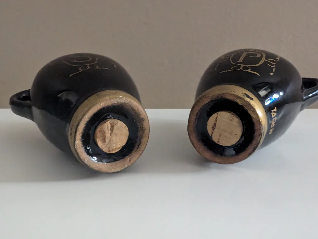 Vintage Black Salt and Pepper Shakers image indicator(4)