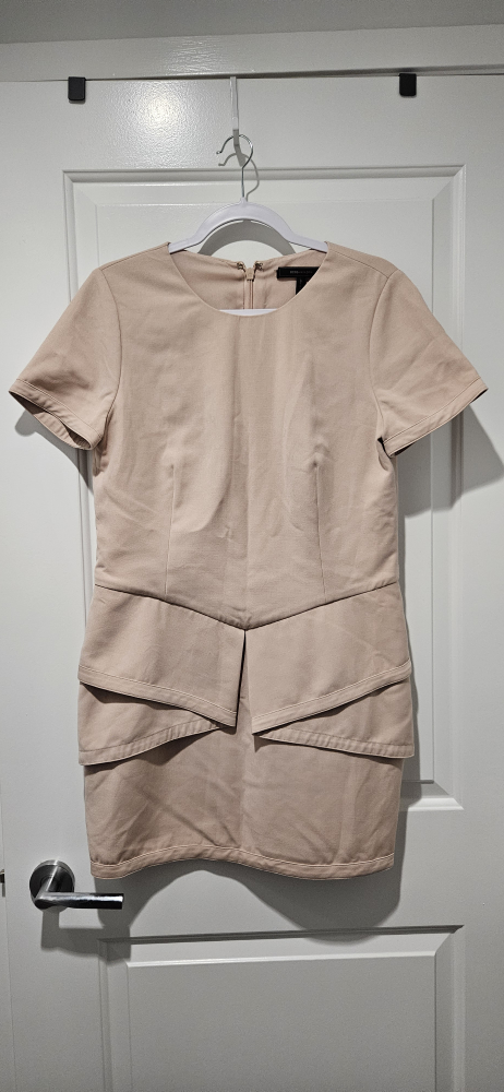 Negotiable!! BCBG Size 12 Layered Short Beige Dress