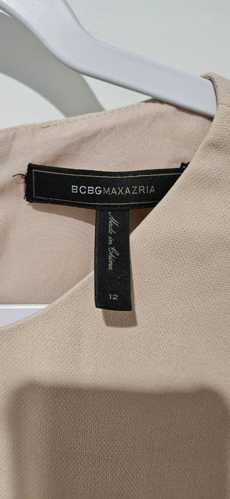 Negotiable!! BCBG Size 12 Layered Short Beige Dress - photo 4
