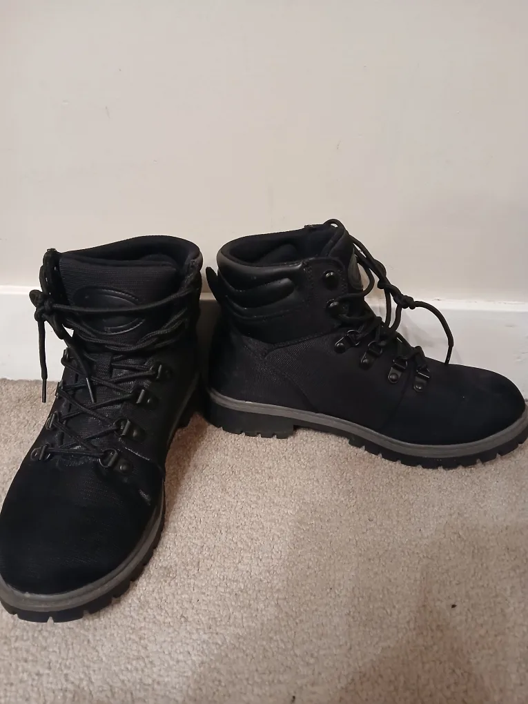 Lugz Black Hiking (and winter?) Boots, Size 9 image indicator(5)