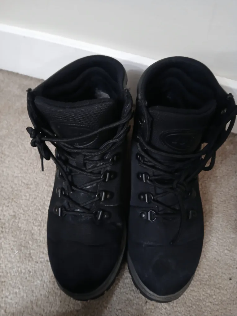 Lugz Black Hiking (and winter?) Boots, Size 9 image indicator(8)