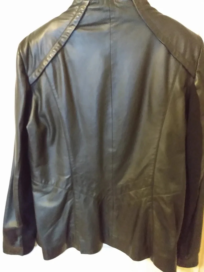 (New) Danier Black Leather Jacket size XL ( body fitting) image indicator(2)