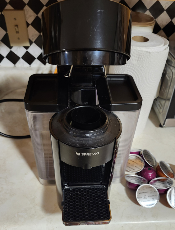 nespresso machine excellent condition