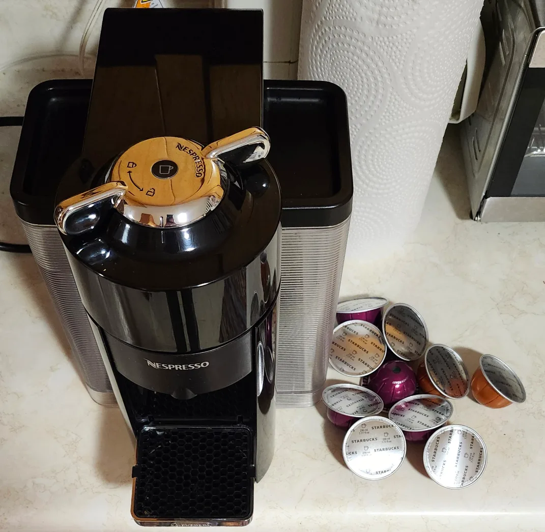 nespresso machine excellent condition image indicator(5)