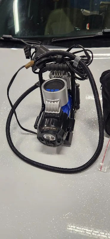 AstroAI Portable Air Compressor image indicator(2)