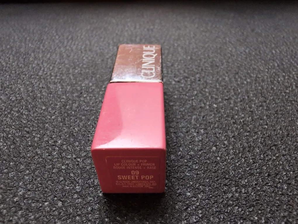 Lip glosses $5 each  - Maybelline, Urban Decay, Clinique 💚🥕 image indicator(2)