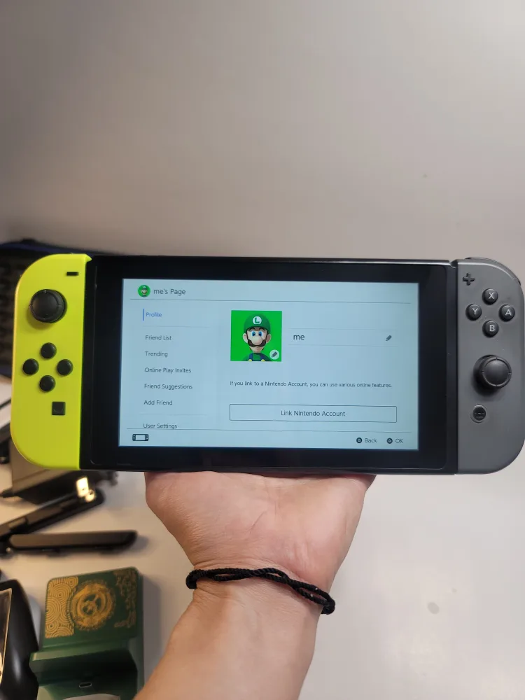 Nintendo Switch Console with accessories image indicator(4)