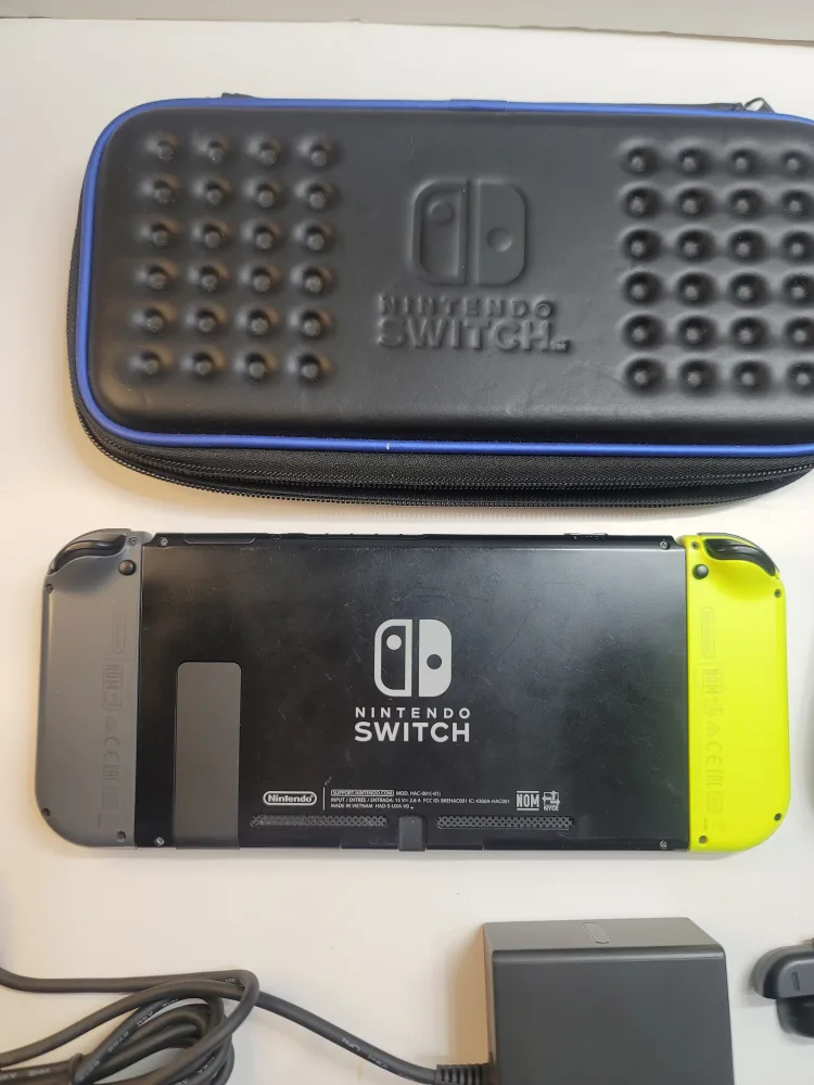 Nintendo Switch Console with accessories image indicator(7)