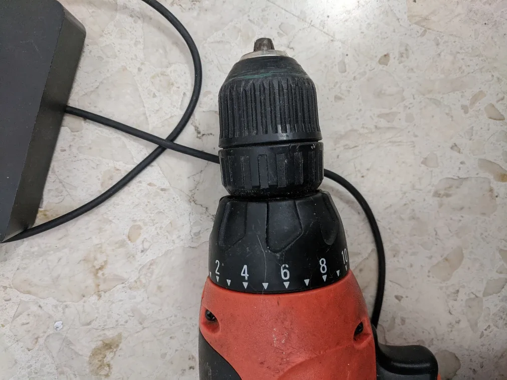 Black & Decker 12V Drill image indicator(3)