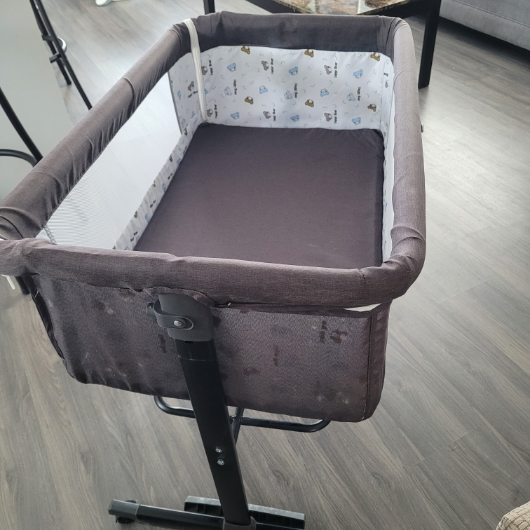 bassinet/crib
