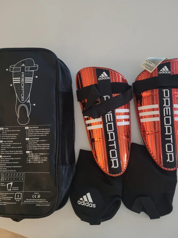 Adidas Predator Shin Guards with Carry Bag image indicator(2)